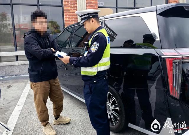 女子舉報丈夫開車看美女，交警回應熱，女子舉報丈夫開車看美女，交警回應引發(fā)關注