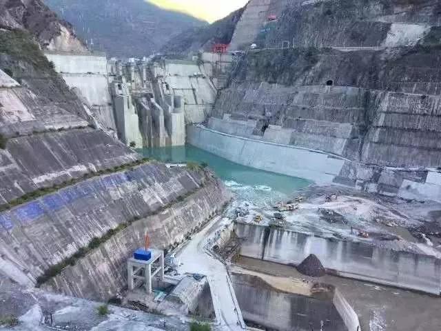 華能國際電力股份有限公司，電力行業(yè)的翹楚，華能國際電力，行業(yè)翹楚引領未來